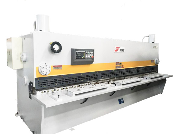 QC11K數(shù)控液壓閘式剪板機(jī)84000mm